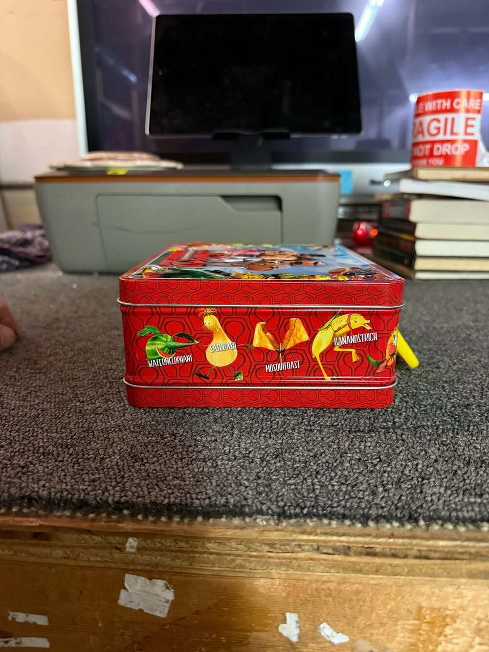 Cloudy with a Chance of Meatballs 2 Tin Lunch Box - Picture 3 of 7